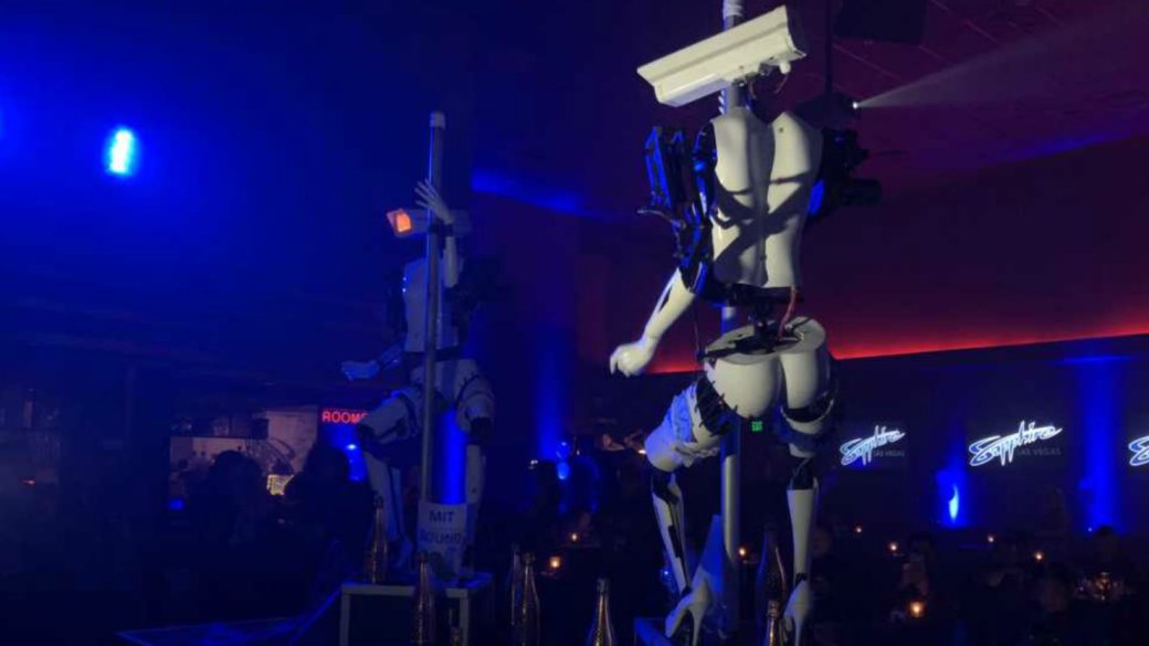Будущее прекрасно? На выставке CES 2018 представили роботов-стриптизерш. - Изображение 2