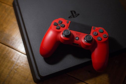 Утечки: возможный дизайн Sony PlayStation 5 в интернет-магазинах, цены на консоль и новую PS VR