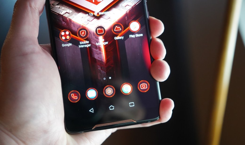 Раскрыта точная дата анонса и цена игрового смартфона Asus ROG Phone 2