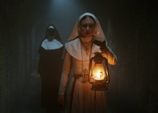 «Неизобретателен в своих ужасах»: критики прохладно приняли хоррор «Проклятие монахини»